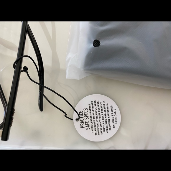 QUAY Stranger Glasses - Picture 6 of 8